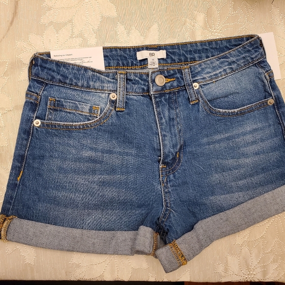 BP. Roll Cuff Stretch Denim Shorts in Authentic Blue Wash - Picture 2 of 7